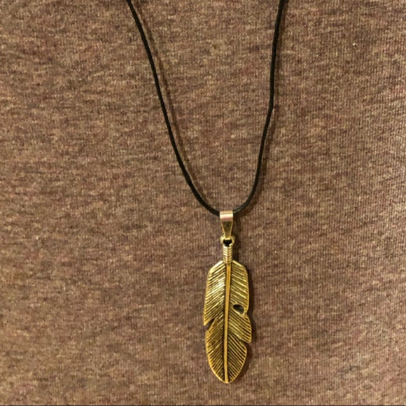 Long Feathered Necklace - Picture 6 of 8